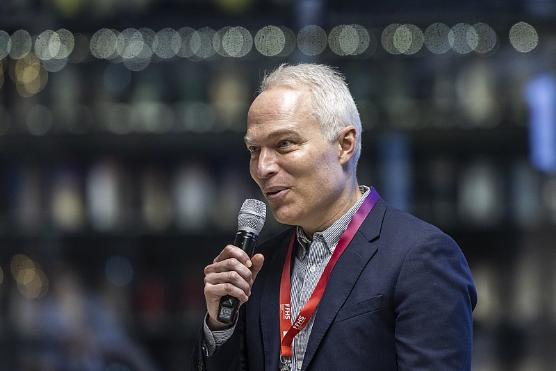 Auch Prof. Dr. Daniel Zöbeli, Direktor Forschung und Dienstleistungen der FFHS, leistete einen spannenden Beitrag.