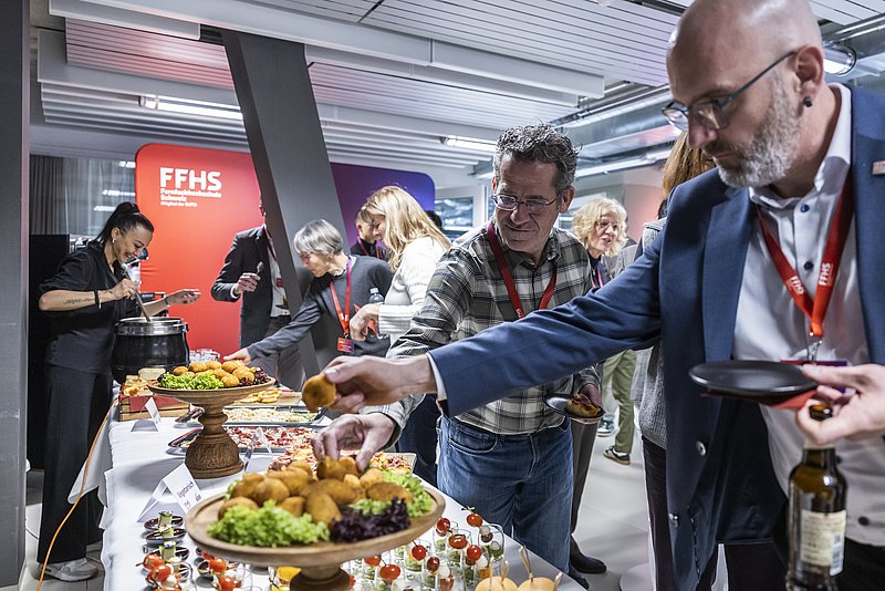 Mit einem abschliessenden Netzwerk-Apéro liess man die vielseitige Veranstaltung ausklingen.