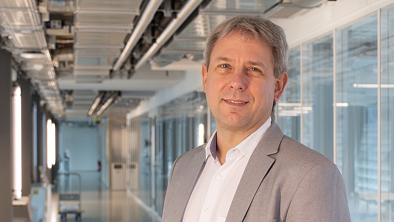 Niels Pinkwart ist seit 2013 an der Humboldt Universität zu Berlin als Leiter des Lehrstuhls 
«Didaktik der Informatik/Informatik und Gesellschaft» tätig, seit Oktober 2021 auch als Vizepräsident für Lehre und Studium. 