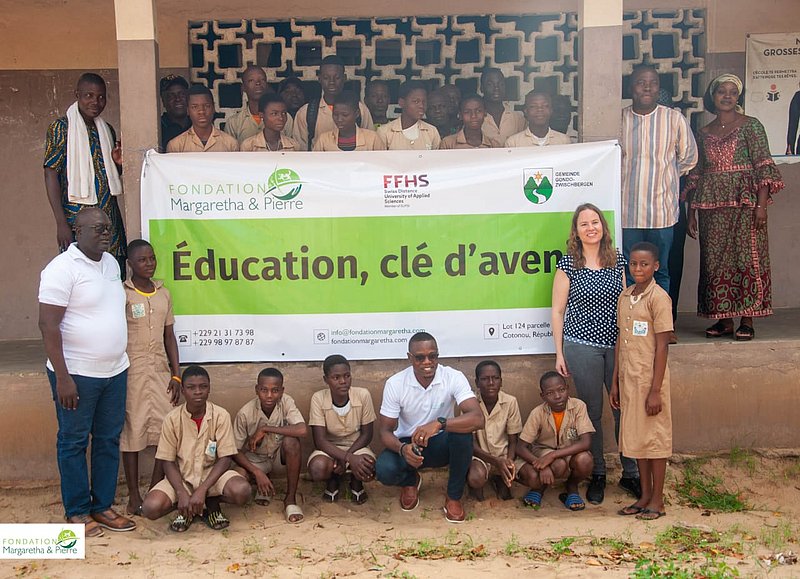 Mit dem Preisgeld des «Kaspar-von-Stockalper-Preis» beteiligte sich Stéphanie Labité an den Schulgebühren von mehr als 260 Schülerinnen und Schülern in Benin.